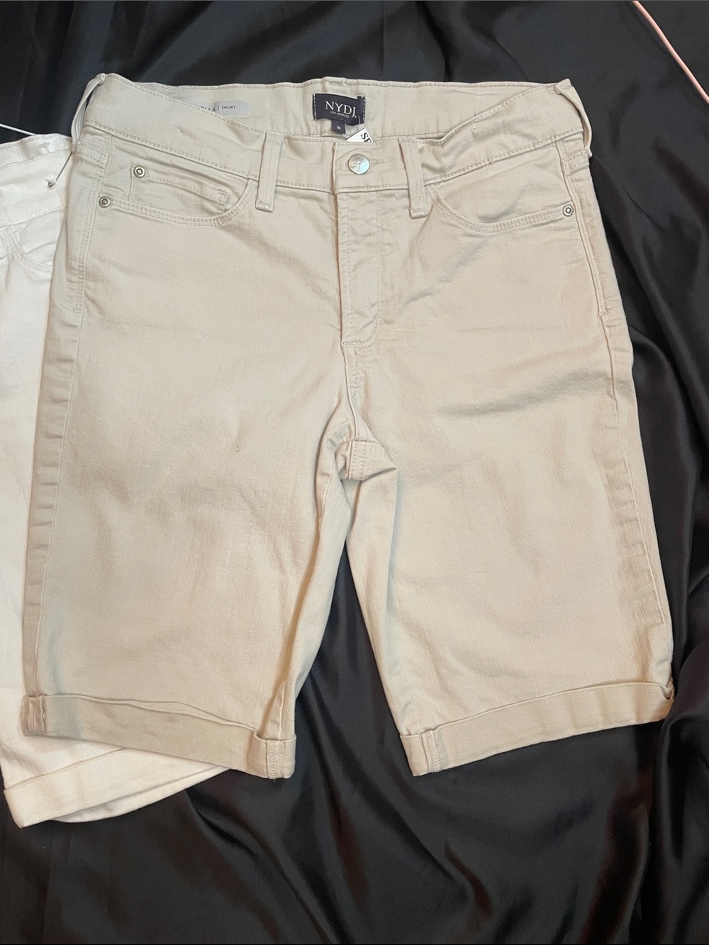 NYDJ Women's off white and Beige Jean Shorts lift x tuck - Picture 3 of 11